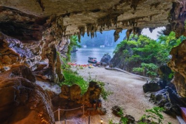 Hanoi - Halong Bay - Ba Trai Dao islets (Three Peaches islets) - Ho Dong Tien (L, D)
